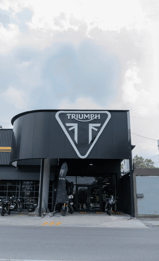 Fachada de Triumph Las Torres