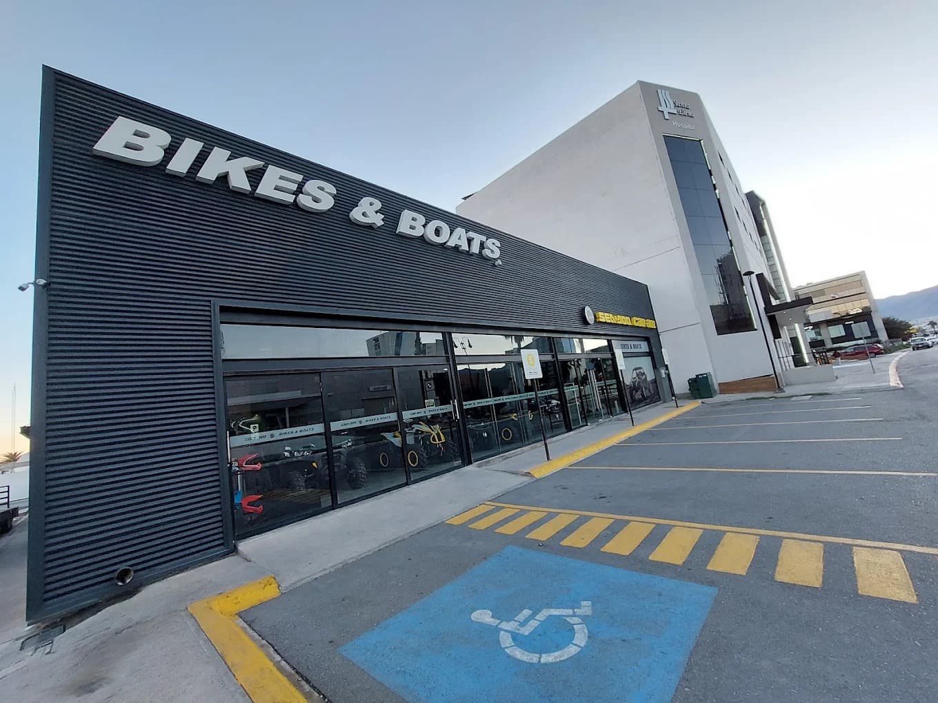 Fachada de Bikes and Boats Saltillo